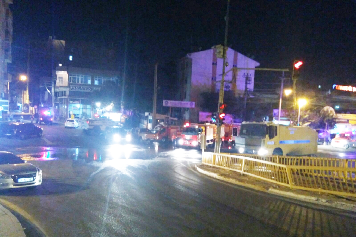 Diyarbakır’da polis karakoluna roketli saldırı Diyarbakır’da polis karakoluna roketli saldırı